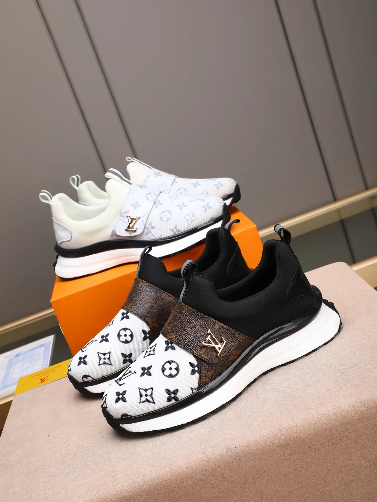 🪐🪐🪐Men's Shoes💰460💰[LV] A top fashion brand, a men's shoe that can handle various styles. The upper is made of a variety of materials, and the lining is imported mesh, which is sweat-absorbent and comfortable. The popcorn outsole design is the top priority - light and comfortable. Extremely testing process requirements: two colors available: 38-44 (customized at 45)